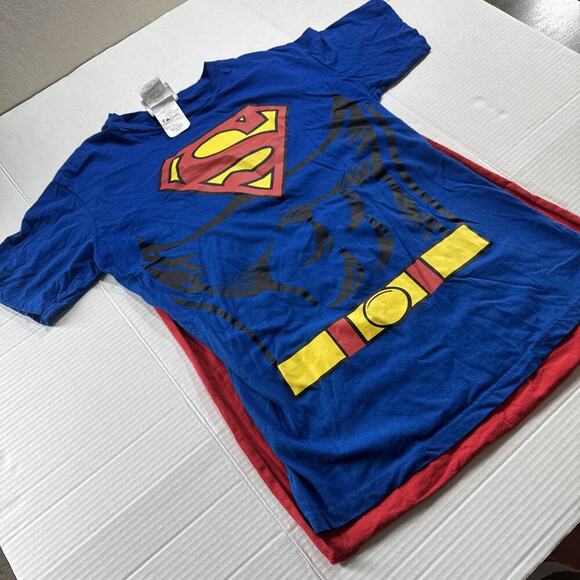 SUPERMAN T-SHIRT WITH REMOVEABLE CAPE KIDS SIZE M - Picture 4 of 8